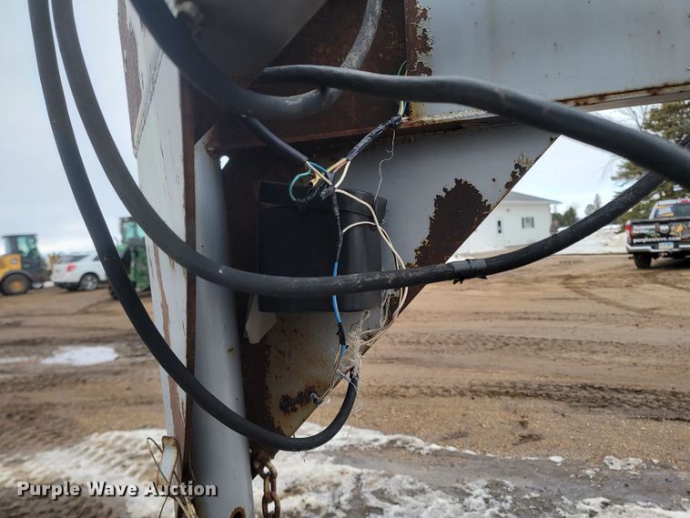 image for item LV9309 1993 Custom Fabricators  equipment trailer