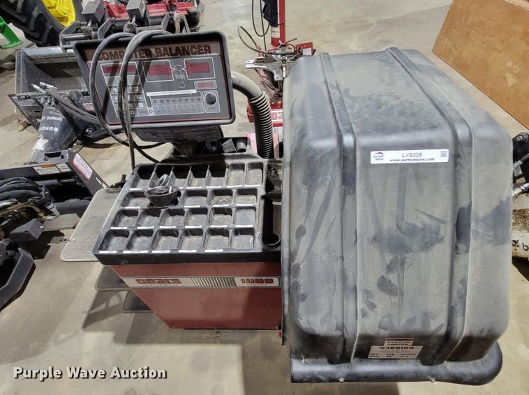 image for item LV9328 Coats  tire balancer