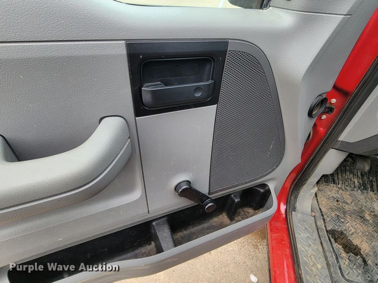 image for item LV9332 2007 Ford F150 XL  pickup truck