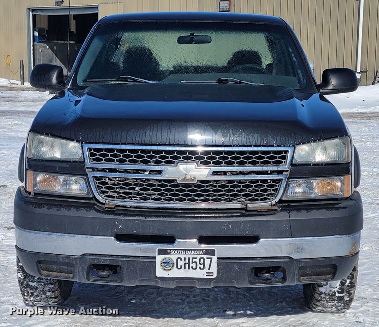 image for item LV9333 2005  Chevrolet Silverado 2500  Ext. Cab pickup truck
