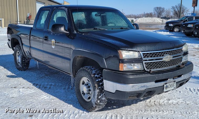 image for item LV9333 2005  Chevrolet Silverado 2500  Ext. Cab pickup truck