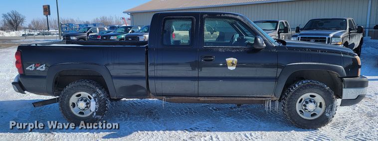 image for item LV9333 2005  Chevrolet Silverado 2500  Ext. Cab pickup truck