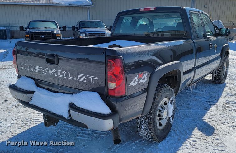 image for item LV9333 2005  Chevrolet Silverado 2500  Ext. Cab pickup truck
