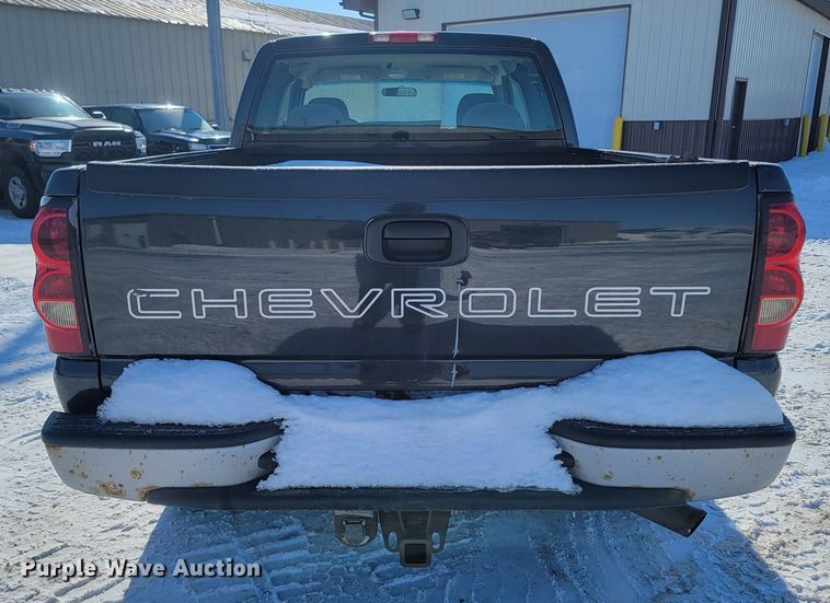 image for item LV9333 2005  Chevrolet Silverado 2500  Ext. Cab pickup truck