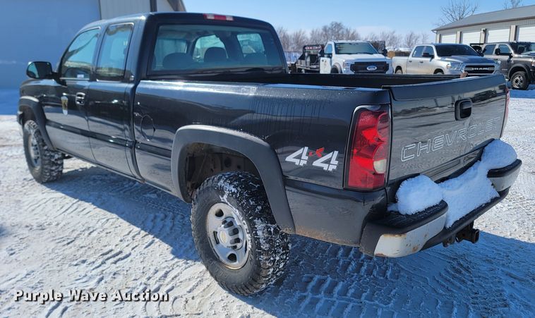 image for item LV9333 2005  Chevrolet Silverado 2500  Ext. Cab pickup truck