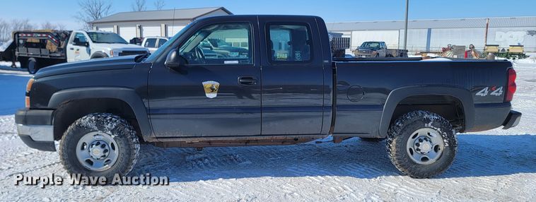 image for item LV9333 2005  Chevrolet Silverado 2500  Ext. Cab pickup truck
