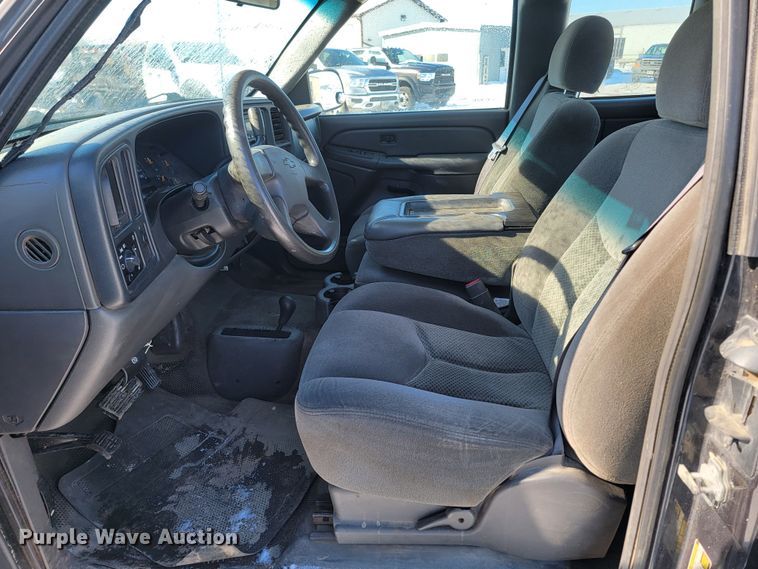 image for item LV9333 2005  Chevrolet Silverado 2500  Ext. Cab pickup truck