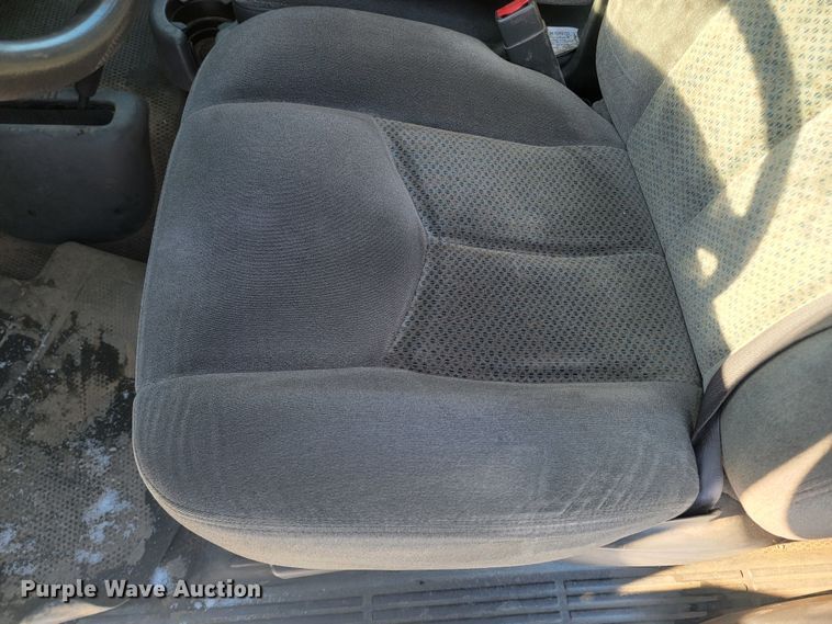 image for item LV9333 2005  Chevrolet Silverado 2500  Ext. Cab pickup truck