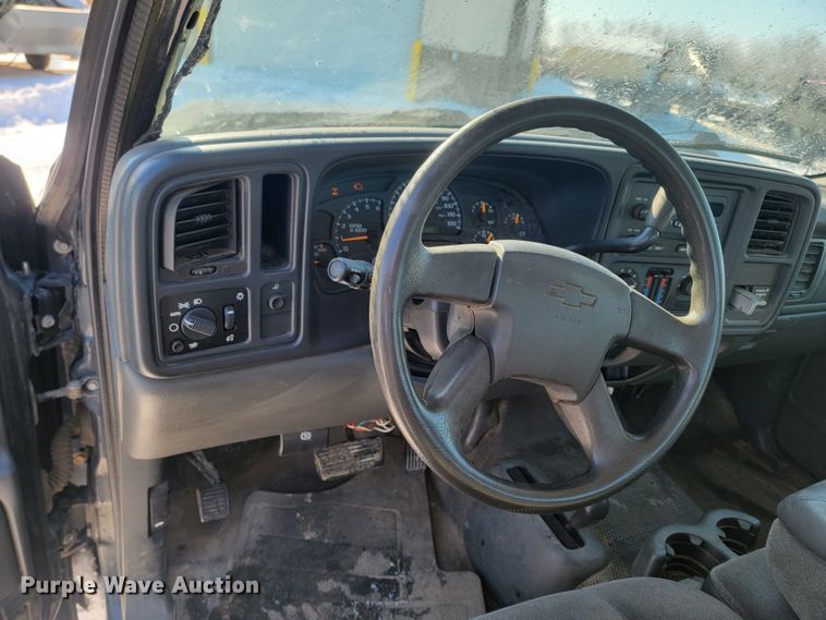 image for item LV9333 2005  Chevrolet Silverado 2500  Ext. Cab pickup truck