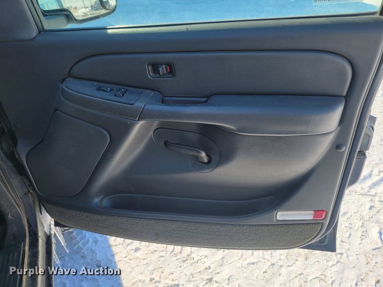 image for item LV9333 2005  Chevrolet Silverado 2500  Ext. Cab pickup truck