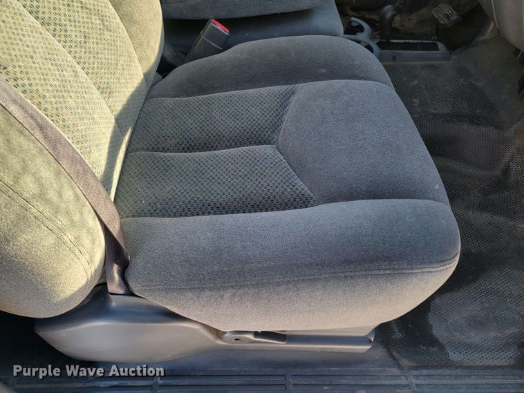 image for item LV9333 2005  Chevrolet Silverado 2500  Ext. Cab pickup truck