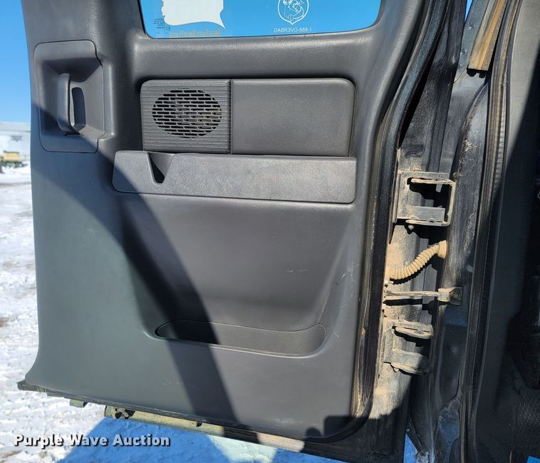 image for item LV9333 2005  Chevrolet Silverado 2500  Ext. Cab pickup truck