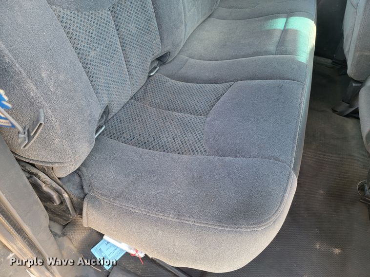 image for item LV9333 2005  Chevrolet Silverado 2500  Ext. Cab pickup truck