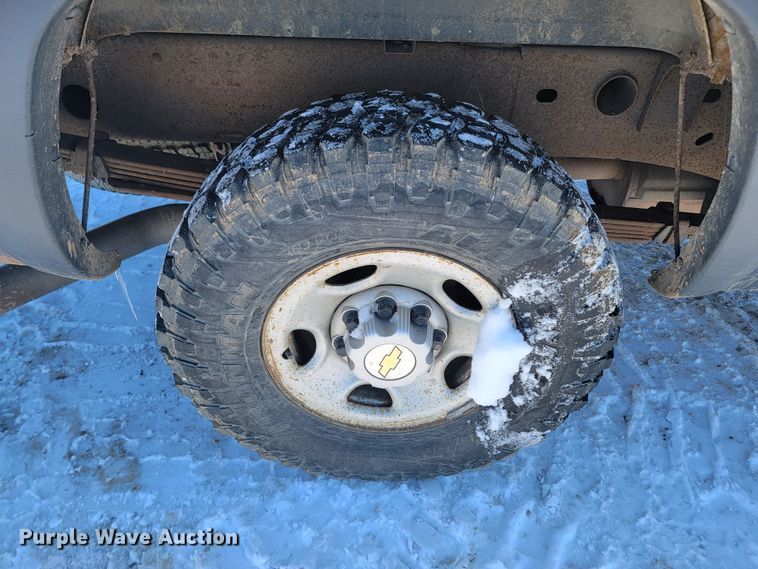 image for item LV9333 2005  Chevrolet Silverado 2500  Ext. Cab pickup truck
