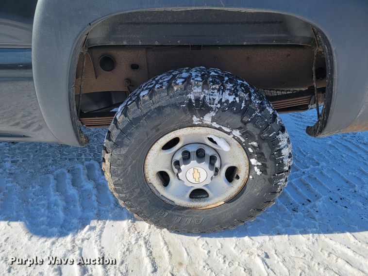 image for item LV9333 2005  Chevrolet Silverado 2500  Ext. Cab pickup truck