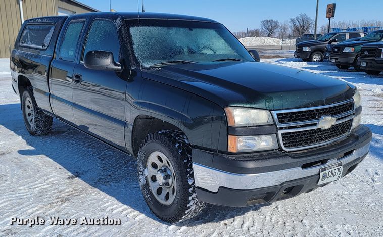 image for item LV9334 2006 Chevrolet Silverado 1500  Ext. Cab pickup truck
