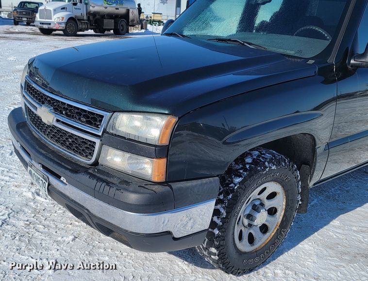 image for item LV9334 2006 Chevrolet Silverado 1500  Ext. Cab pickup truck