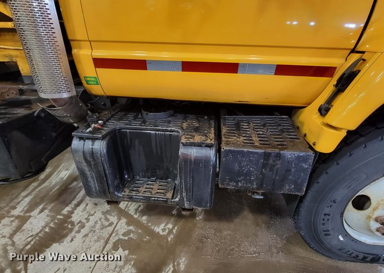 image for item LV9353 2001 GMC C8500  dump truck