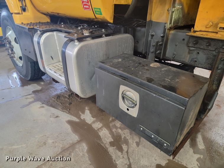 image for item LV9353 2001 GMC C8500  dump truck