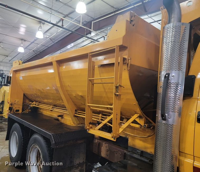 image for item LV9353 2001 GMC C8500  dump truck