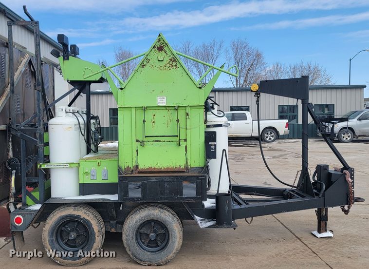 image for item LV9354 2005 Raytech Mini Combo  infrared asphalt heater trailer