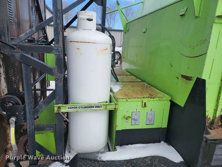 image for item LV9354 2005 Raytech Mini Combo  infrared asphalt heater trailer