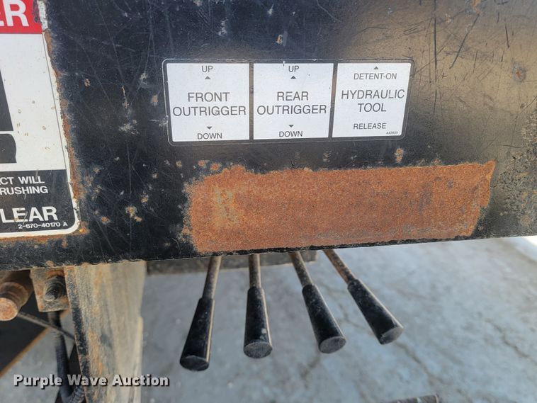 image for item LV9357 1997 International 4900  bucket truck