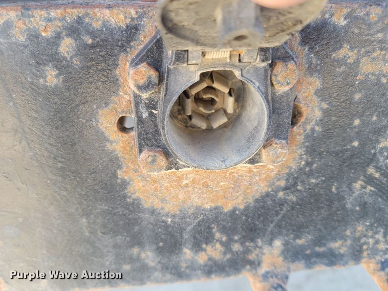 image for item LV9357 1997 International 4900  bucket truck