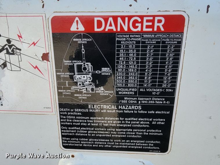 image for item LV9357 1997 International 4900  bucket truck