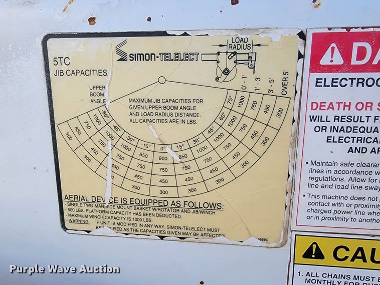 image for item LV9357 1997 International 4900  bucket truck