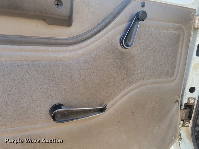 image for item LV9357 1997 International 4900  bucket truck