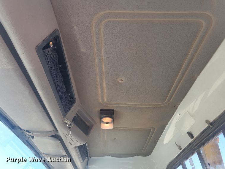 image for item LV9357 1997 International 4900  bucket truck