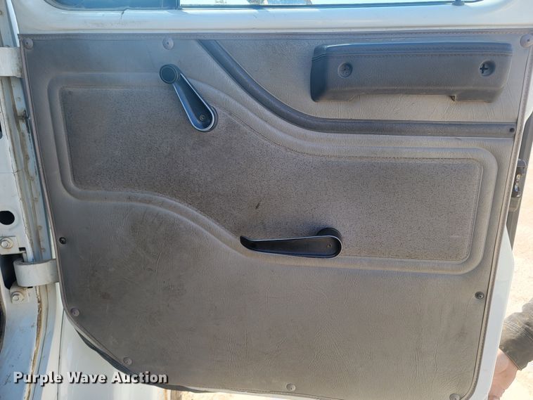 image for item LV9357 1997 International 4900  bucket truck