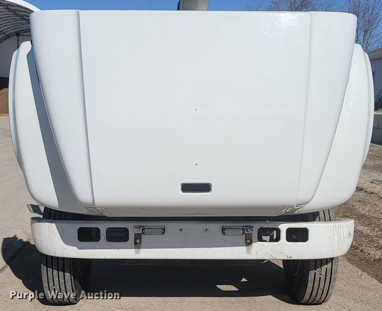 image for item LV9357 1997 International 4900  bucket truck