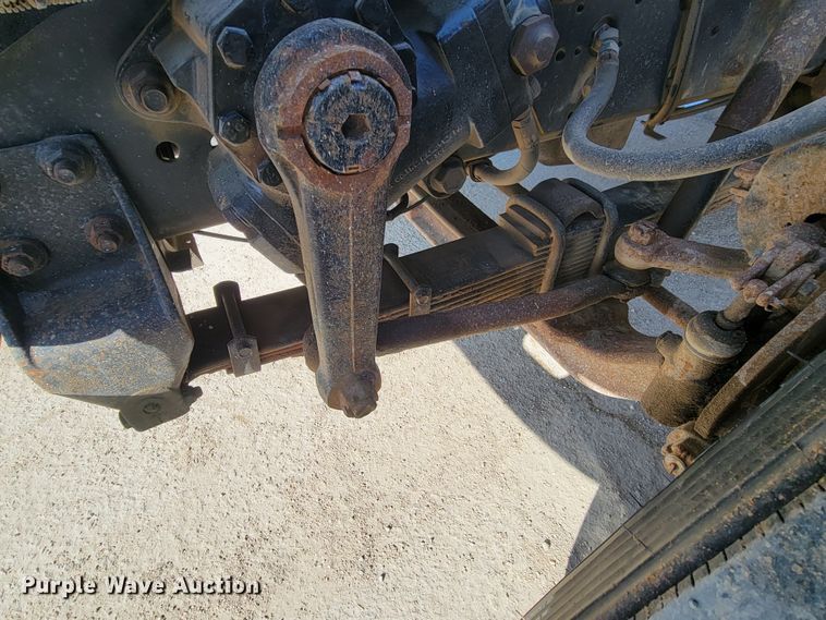 image for item LV9357 1997 International 4900  bucket truck