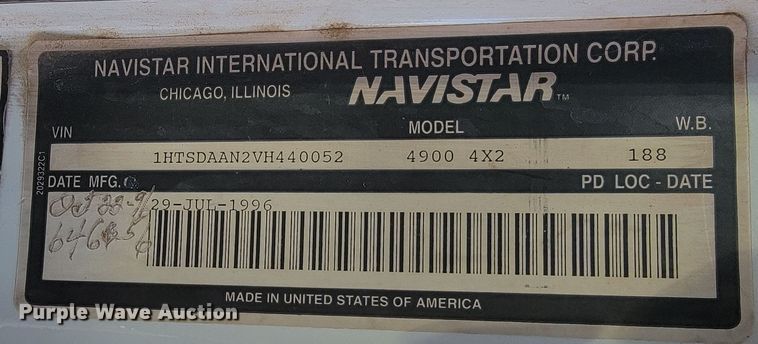 image for item LV9357 1997 International 4900  bucket truck