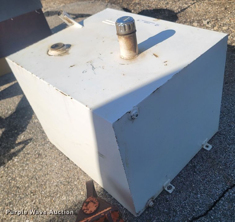 image for item LV9358 Fuel tank