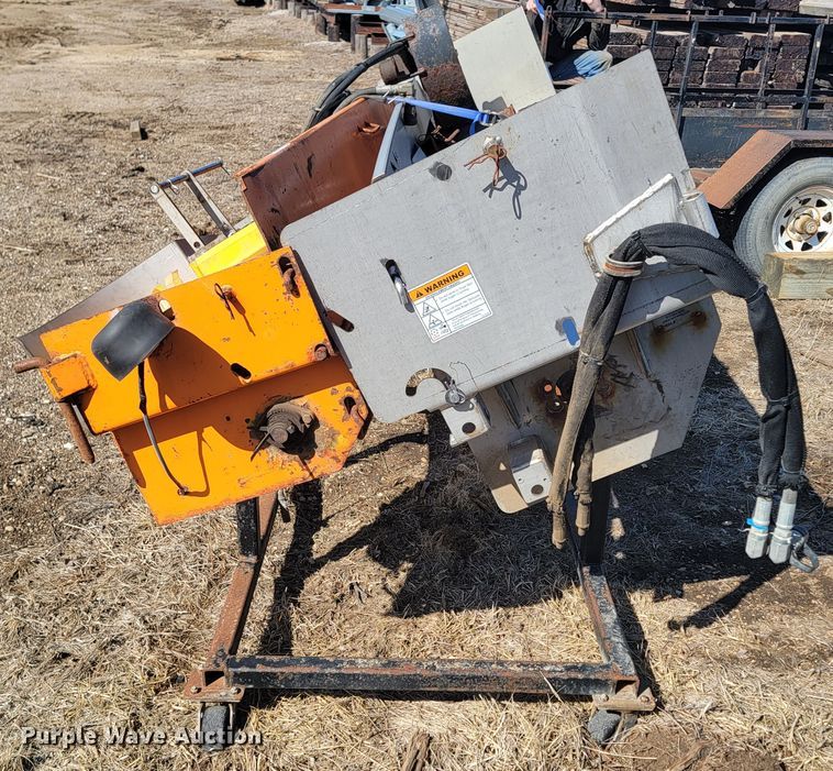 image for item LV9364 (2) spreaders