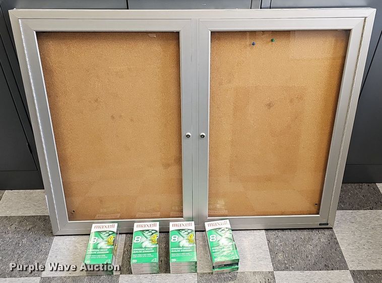 image for item MC9662 Display cabinet