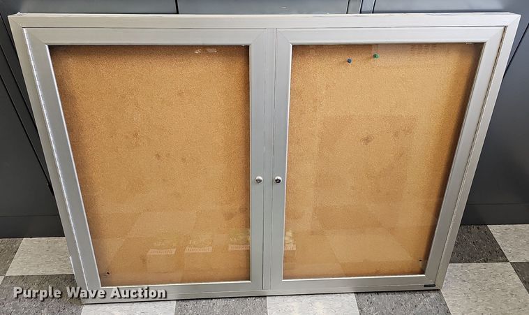 image for item MC9662 Display cabinet