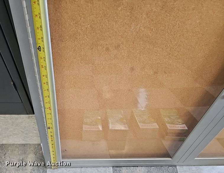 image for item MC9662 Display cabinet