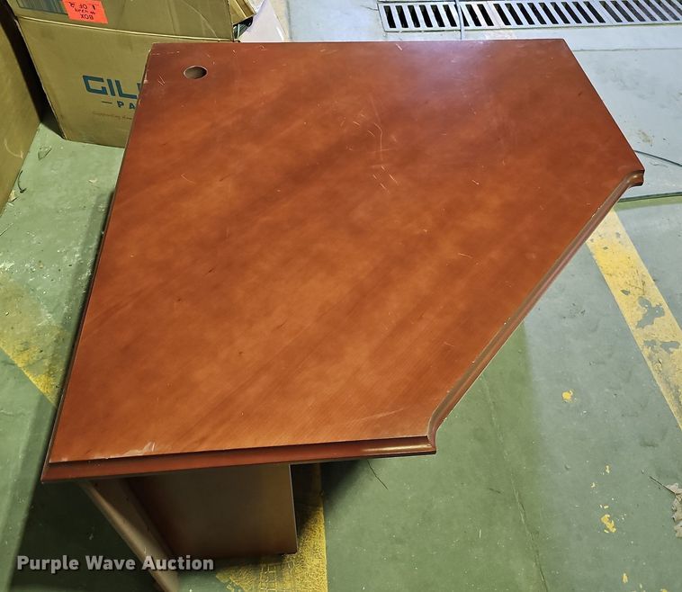 image for item MC9718 Office furniture