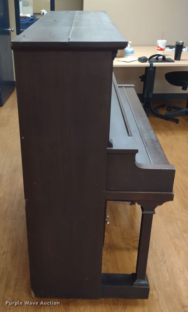 image for item MD9497 Washburn  piano