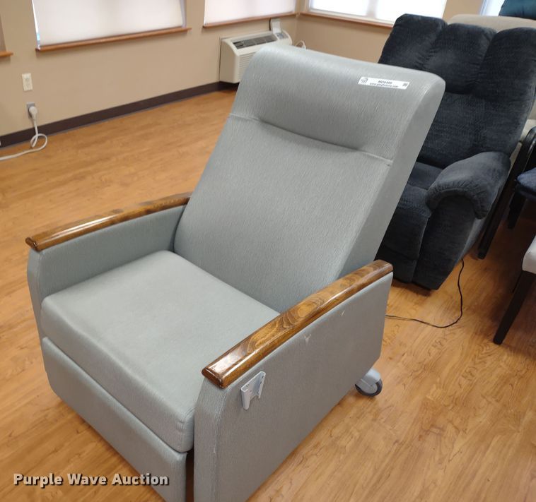 image for item MD9499 (32) chairs