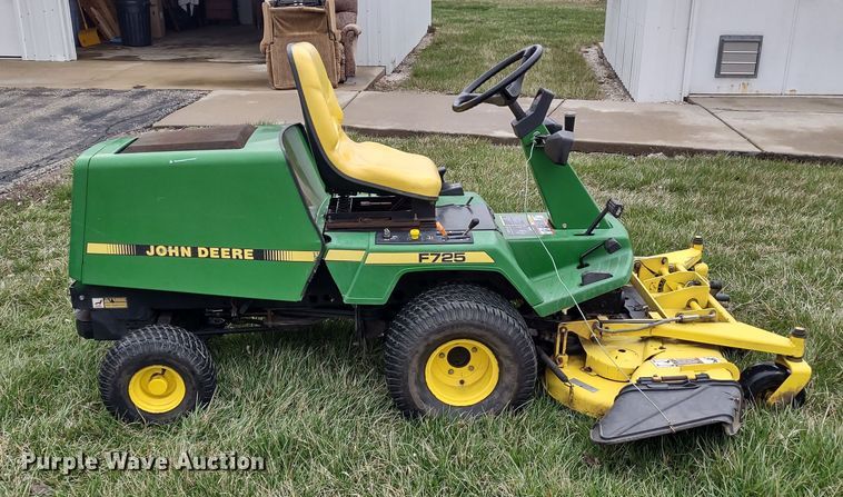 image for item MD9503 John Deere F725  lawn mower