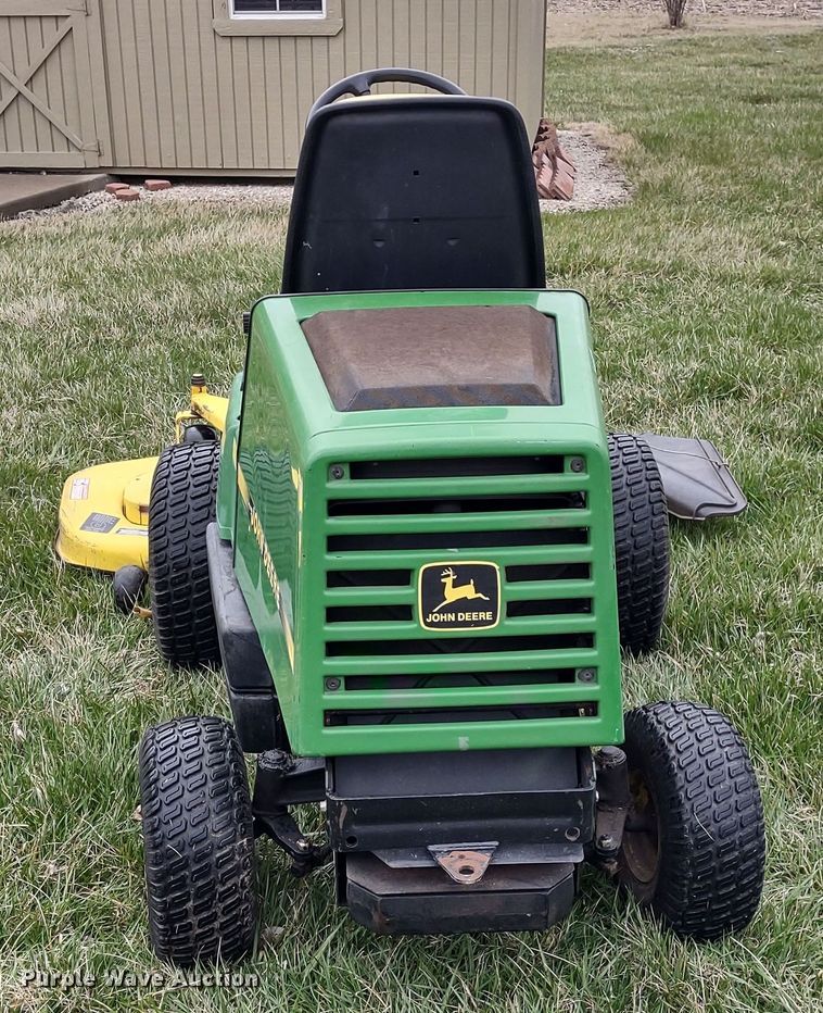 image for item MD9503 John Deere F725  lawn mower