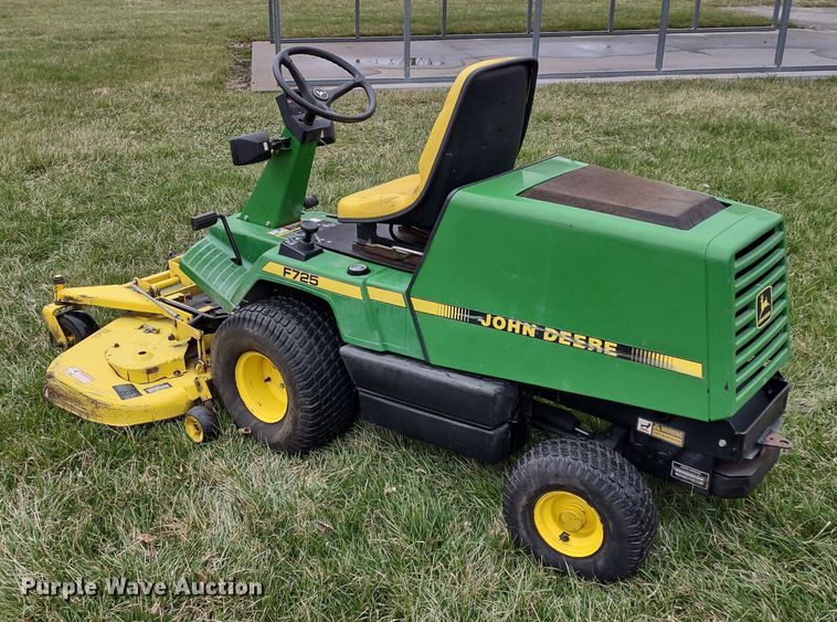 image for item MD9503 John Deere F725  lawn mower