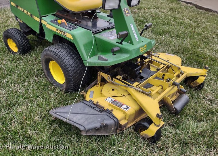 image for item MD9503 John Deere F725  lawn mower