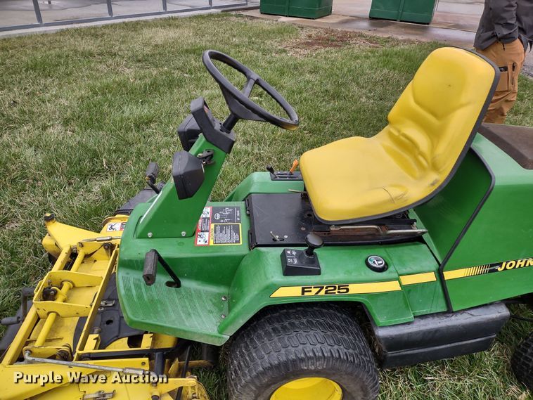 image for item MD9503 John Deere F725  lawn mower
