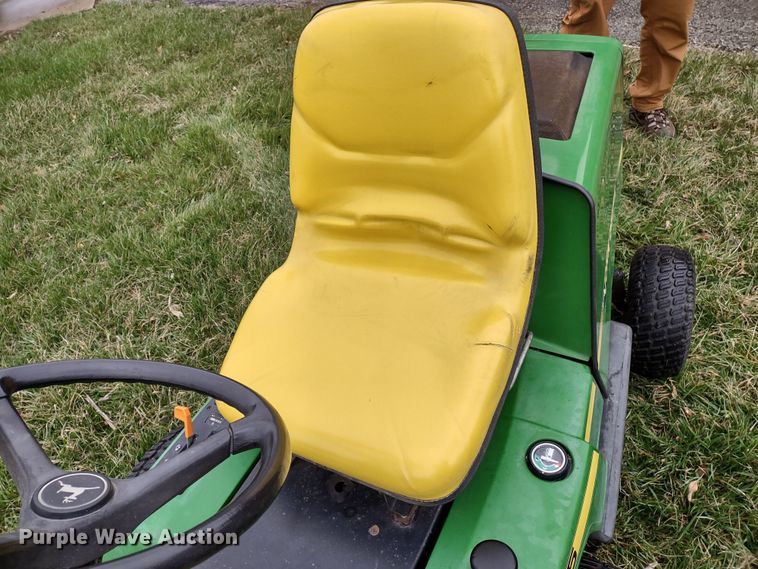 image for item MD9503 John Deere F725  lawn mower